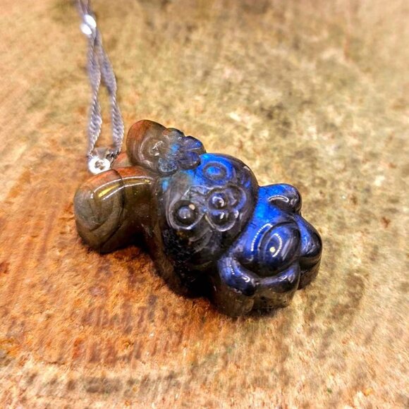 Adorable Nature Labradorite Carved Flashy Rabbit With Flower Pendant Necklace - Picture 6 of 10